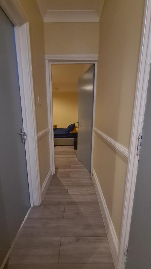 Entire 2 Bedroom Home/Flat In London, Central Line Extérieur photo