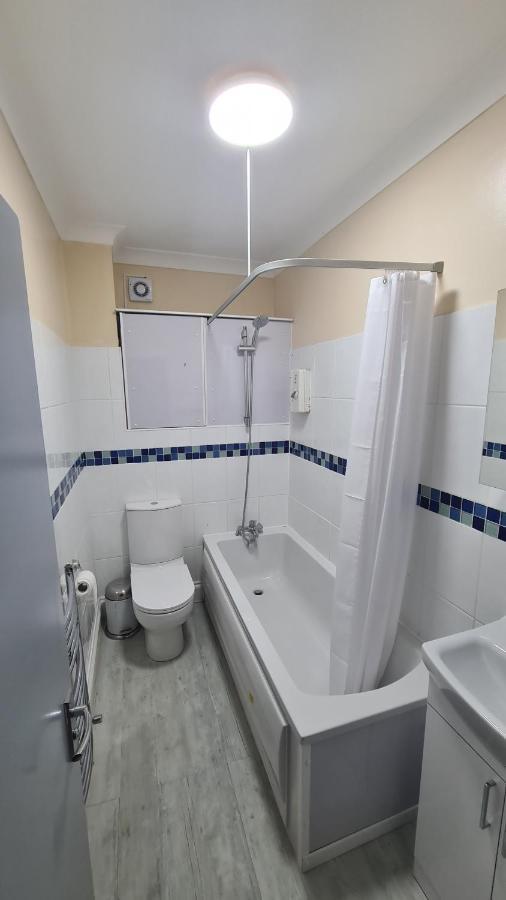 Entire 2 Bedroom Home/Flat In London, Central Line Extérieur photo