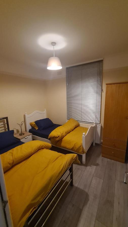 Entire 2 Bedroom Home/Flat In London, Central Line Extérieur photo