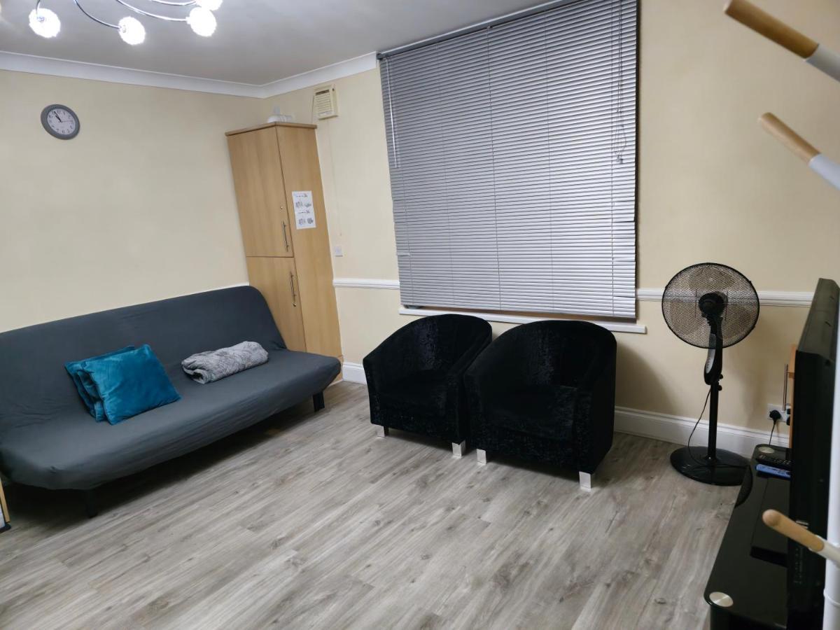 Entire 2 Bedroom Home/Flat In London, Central Line Extérieur photo